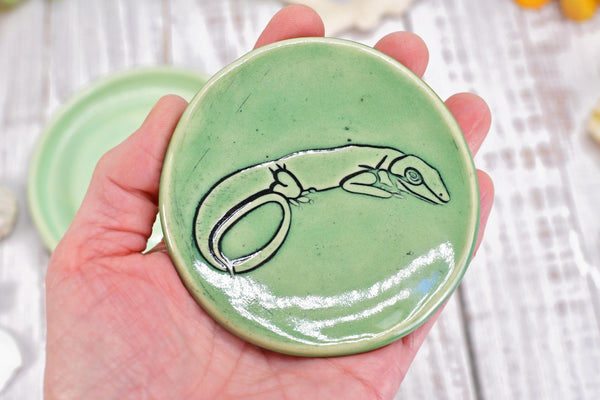 Lizard Ceramic Small Coffee Spoon Rest, Handmade Jewelry Trinket Dish, Hand Painted Stoneware Pottery Gift, Gecko Pastel Mint Celadon Green