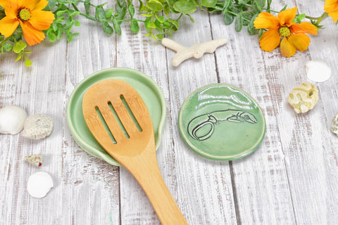 Lizard Ceramic Small Coffee Spoon Rest, Handmade Jewelry Trinket Dish, Hand Painted Stoneware Pottery Gift, Gecko Pastel Mint Celadon Green
