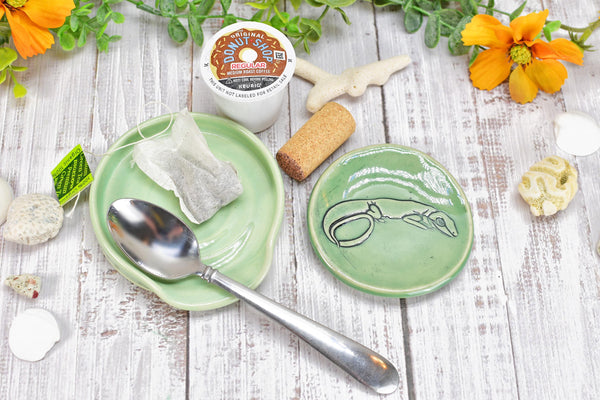 Lizard Ceramic Small Coffee Spoon Rest, Handmade Jewelry Trinket Dish, Hand Painted Stoneware Pottery Gift, Gecko Pastel Mint Celadon Green