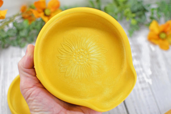 Sunflower Ceramic Spoon Rest, Yellow Stoneware Handmade Pottery for Stovetop, Floral Flower Yellow Dish