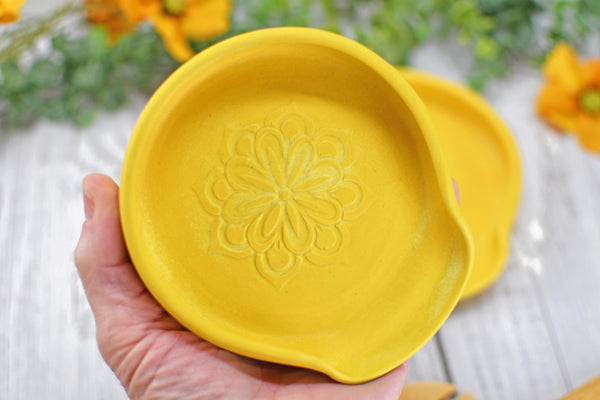 Sunflower Ceramic Spoon Rest, Yellow Stoneware Handmade Pottery for Stovetop, Floral Flower Yellow Dish